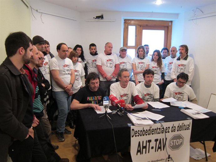 Rueda de prensa de los acusados de los tartazos contra Yolanda Barcina.