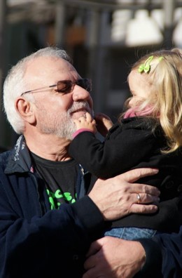 Ainhoa, la niña de 3 años que padece la enfermedad rara del Síndrome de Midas