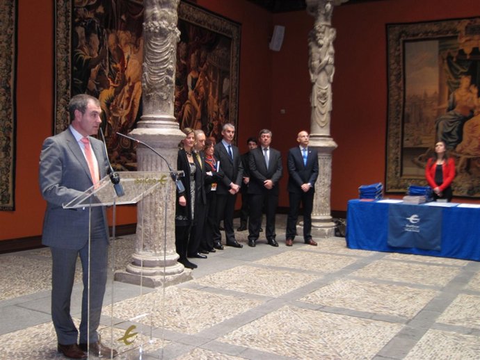 Entrega de premios de IV Olimpiada de Geografía en Ibercaja Patio de la Infanta