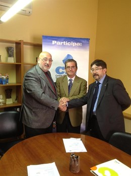 Alejandro Goñi, Magí Mateu y Florenci Nieto tras firmar el convenio 