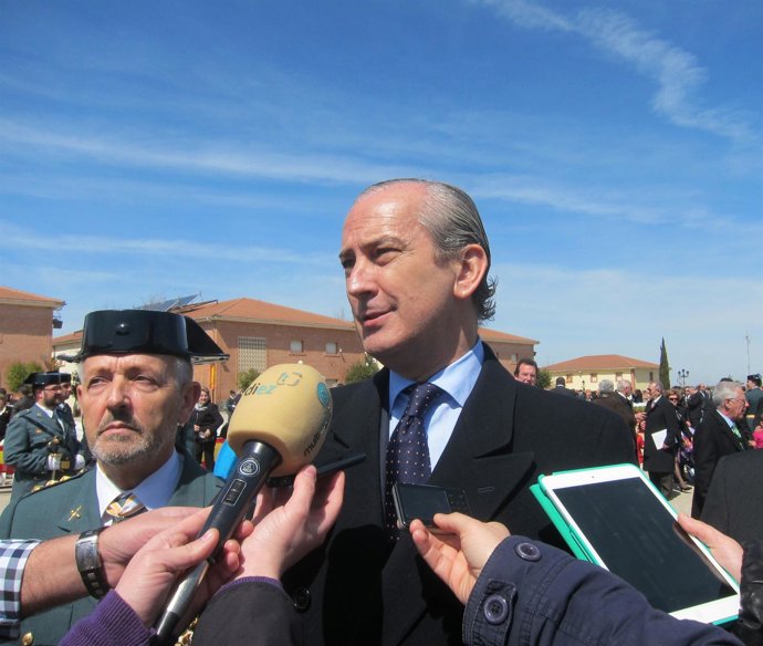 Fernández de Mesa, junto al director de la Academia de Baeza, el coronel Pérez.