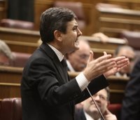 El PSOE pide que Montoro explique al Pleno la rectificación del déficit por Eurostat