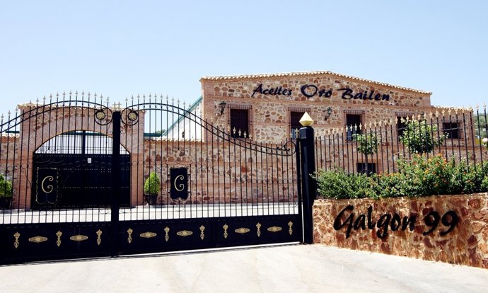 Fachada de Galgón 99, productora de Oro Bailén y Mejor Almazara en esta campaña.