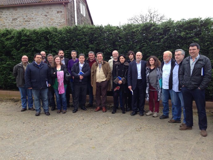 Reunión de alcaldes del BNG en Santiago, con el portavoz nacional, Xavier Vence