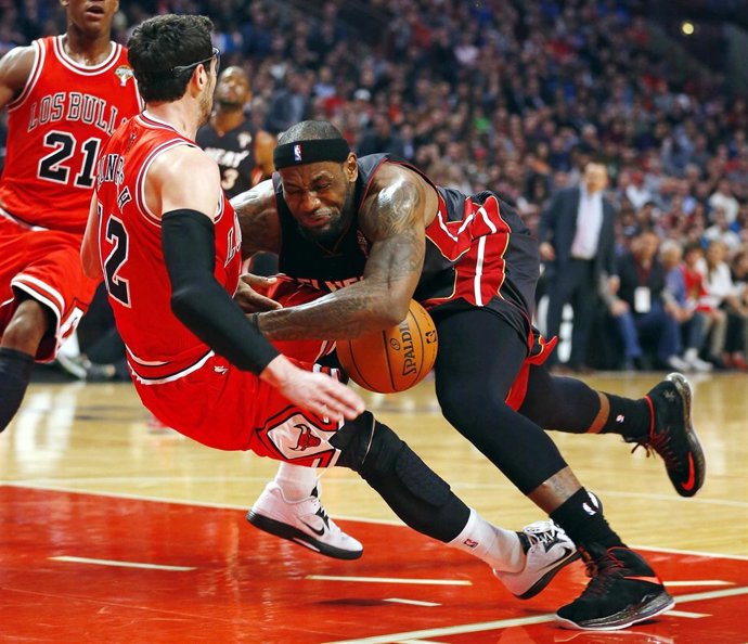 LeBron James (Miami Heat) contra Chicago Bulls