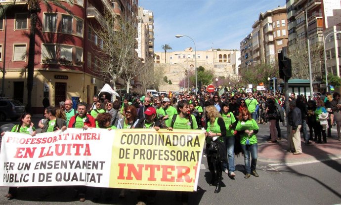 Manifestación de profesores interinos en Alicante