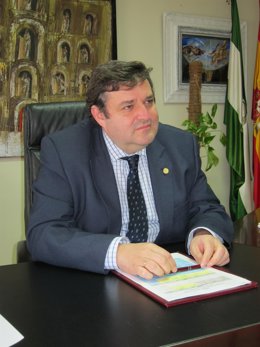 El rector de la Universidad de Huelva, Francisco J. Martínez.
