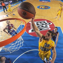 Adam Hrycaniuk (Valencia Basket)