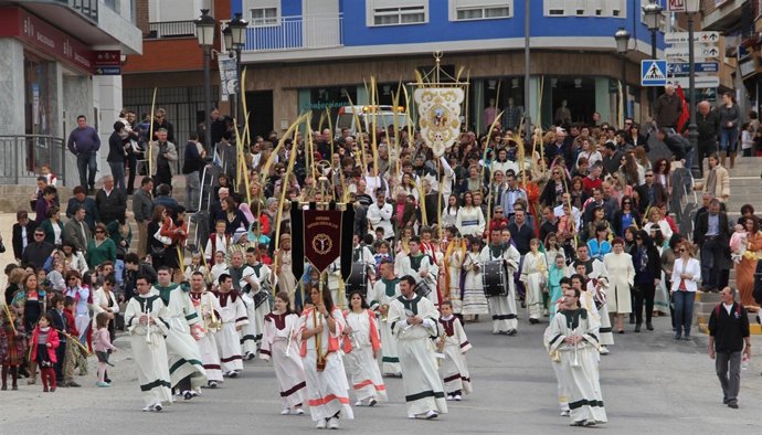 Cientos de lumbrerenses asisten a la procesión del Pueblo Hebreo