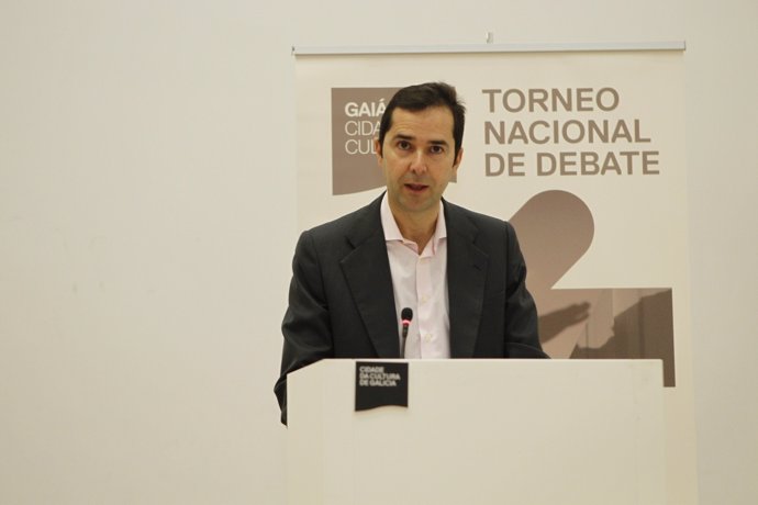 El director de la Agadic, Jacobo Sutil, inaugura el torneo de debate