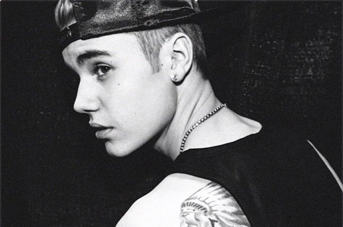 JUSTIN BIEBER