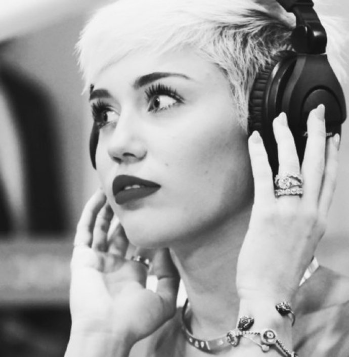 MILEY CYRUS