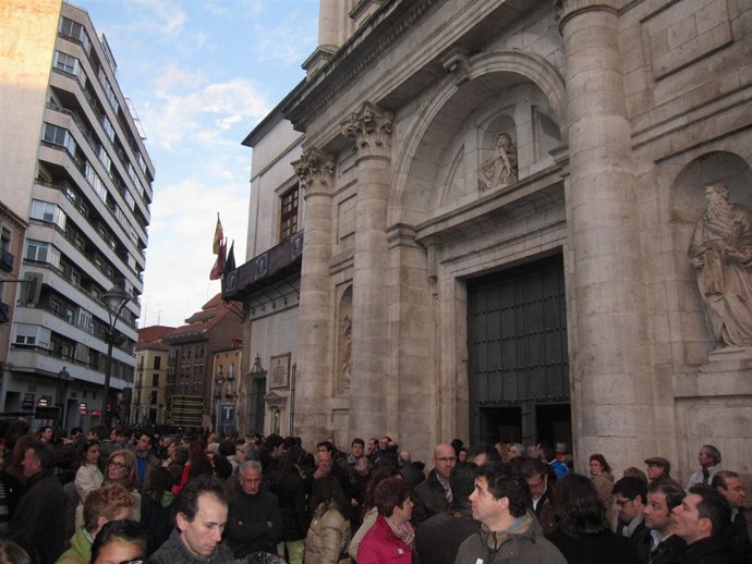 Los fieles aguardan la decisión sobre la Procesión en la puerta de las Angustias