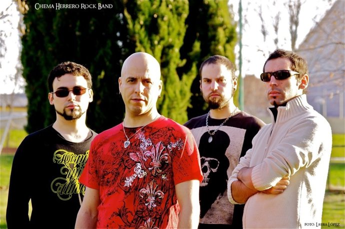 El guitarrista Chema Herrero junto a su banda