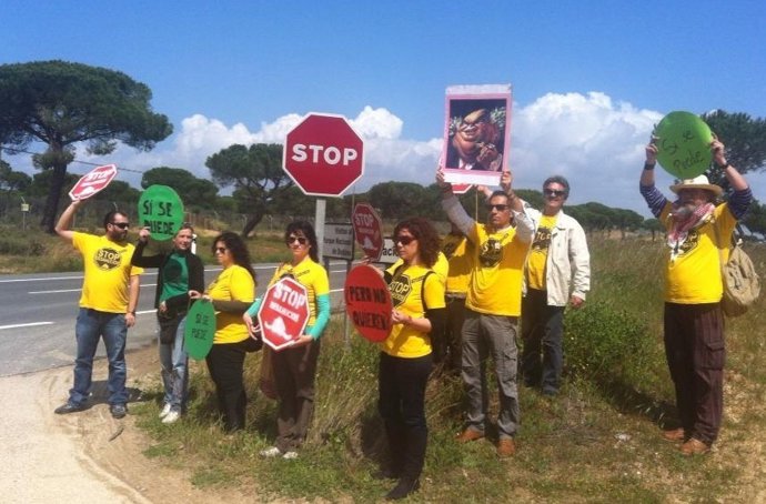 Miembros de la PAH en Doñana