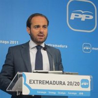 El PP responde al PSOE que, si "no quiere ayudar" al Gobierno extremeño, al menos "tenga la decencia de dejar trabajar"