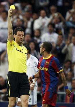 Wolfang Stark amonesta a Dani Alves