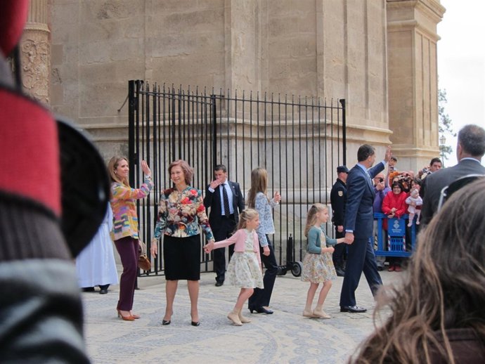 Familia Real a su salida de la catedral