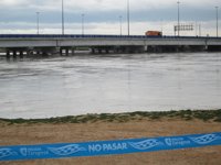 La crecida del Ebro anega unas cien hectáreas en Pradilla