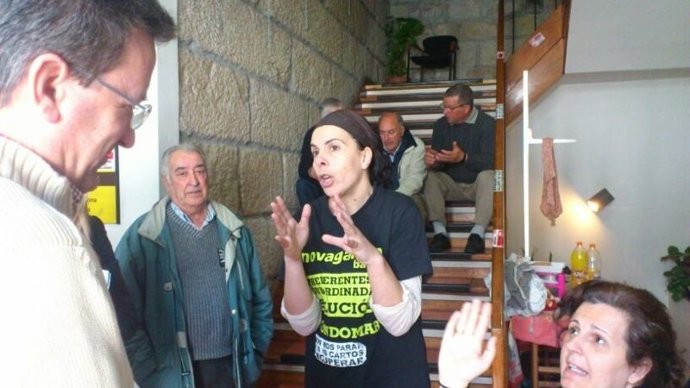 Vence visita a afectados por preferentes encerrados en Gondomar