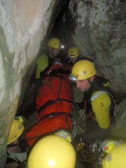 Bomberos rescatan a un barranquista en la Garganta Verde