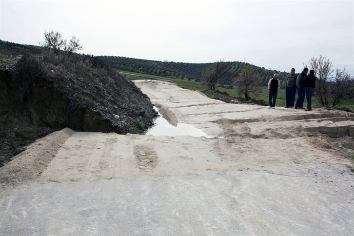 Carretera cortada en Montejícar