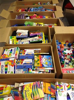 Material escolar de la campaña solidaria de Juventudes Socialistas de Fraga