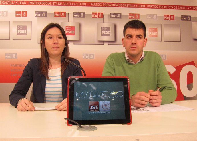 Ana Nieto y David Jurado en una rueda de prensa.