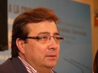 Vara muestra la "solidaridad" del PSOE con el alcalde de Fuente del Maestre tras el ataque sufrido en su casa