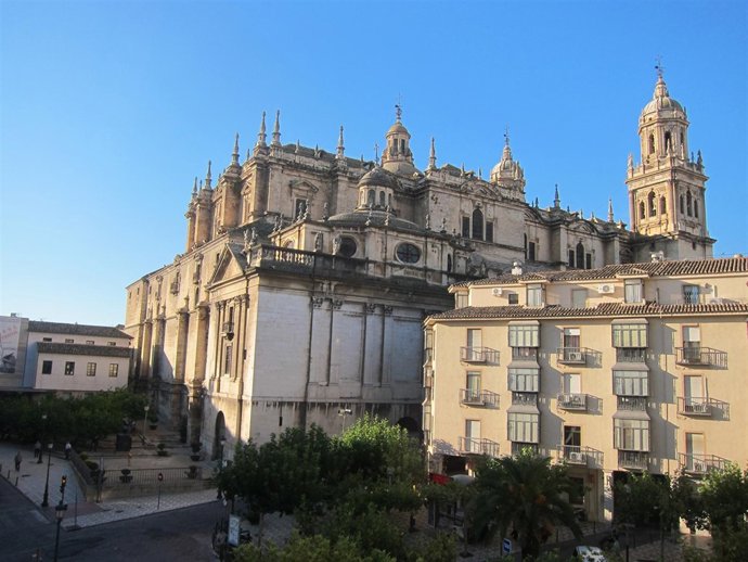 Vista de las fachadas trasera y lateral de la Catedral de Jaén.