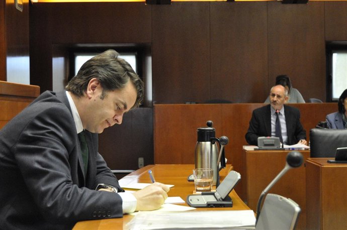 Roberto Bermúdez de Castro comparece en las Cortes autonómicas