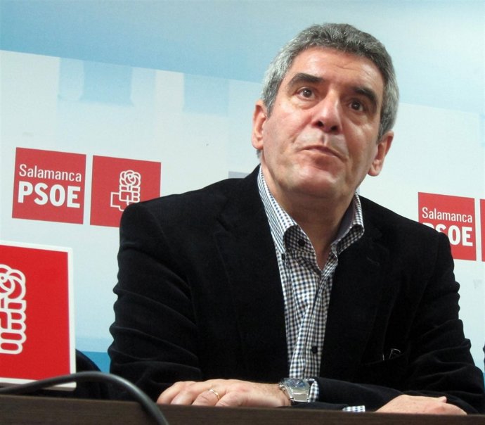 El secretario general del PSCL, Julio Villarrubia.