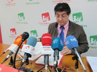 Valderas pregunta a Zoido si tiene "razones fundamentadas" para adelantar el Debate de la Comunidad o si es un "antojo"