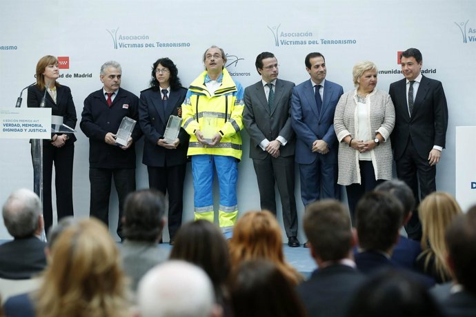 Lasquetty, Victoria y González en los premios AVT