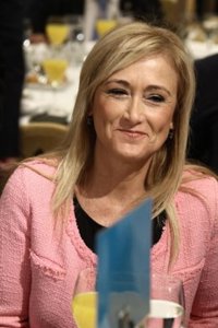 Cifuentes comparecerá "encantada" en el Senado y asegura que nunca dijo que la PAH fuera etarra