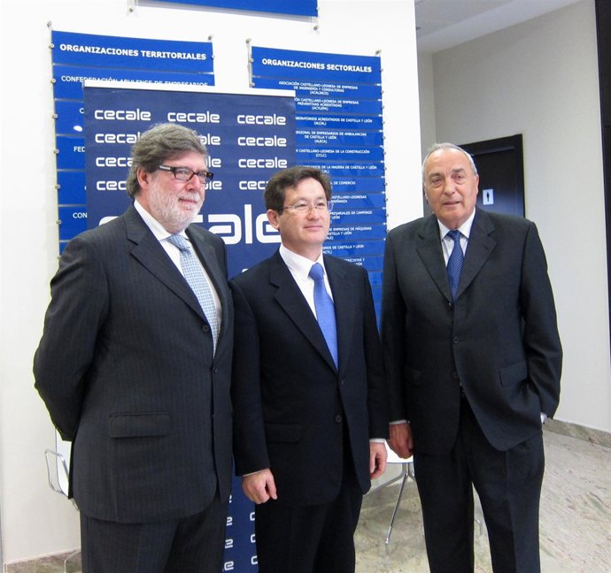 Aparicio (i), Dae-sung (c) y Escobillas (d) en Valladolid