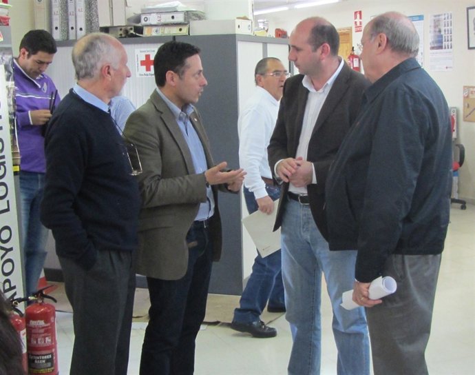 Francisco Conejo visita la sede de Cruz Roja en Málaga