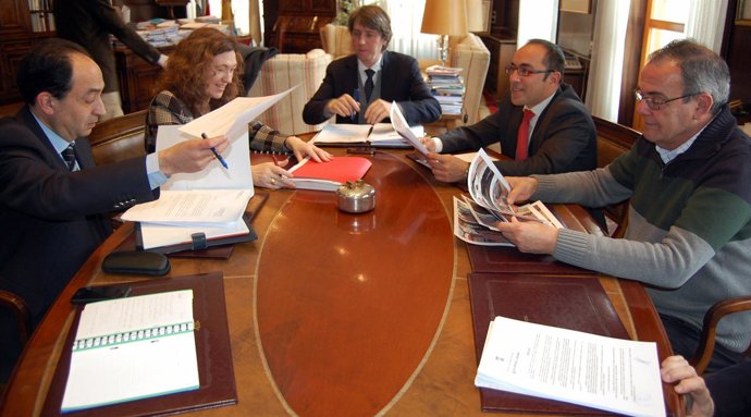 Reunión del alcalde para analizar la situación de la muralla.