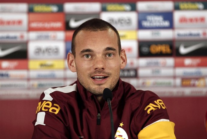 El holandés Wesley Sneijder en su llegada al Galatasaray