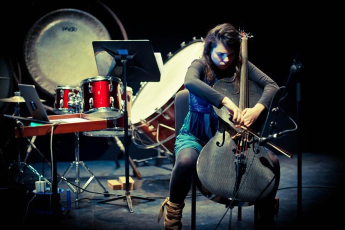 Female en el Teatro Central