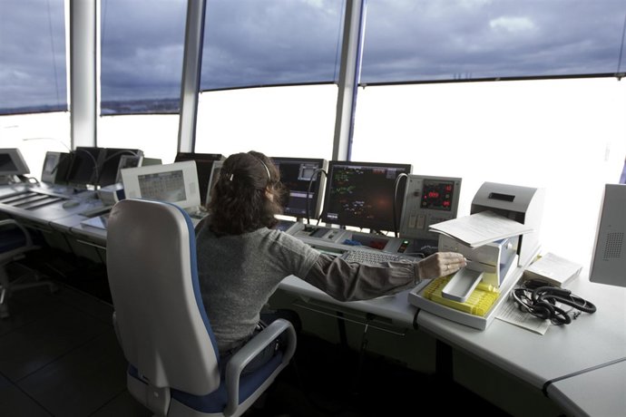 Torre De Control, Controladores Aéreos