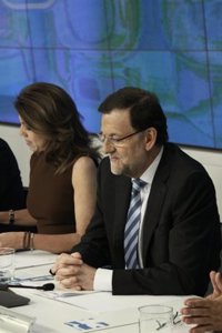 Rajoy avisa a Mas que el Estado funciona y garantiza servicios y que dialogará dentro de la ley