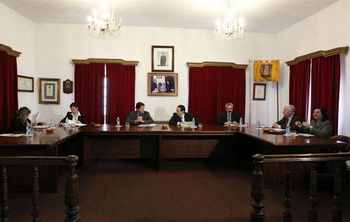Reunión del consejo de Gobierno celebrada en Castropol.