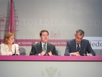 Page: "Se me antojan pocas las bolsas si en ellas hay que meter la política basura que genera Cospedal"