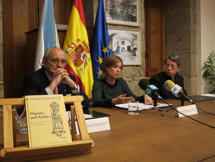 Presentación del libro sobre peregrinaciones en el Instuto Padre Sarmiento