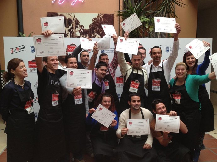 Alumnos con diplomas