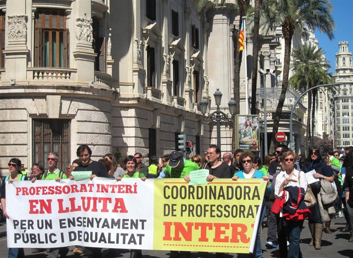 Manifestación de profesorado interino contra el nuevo acuerdo