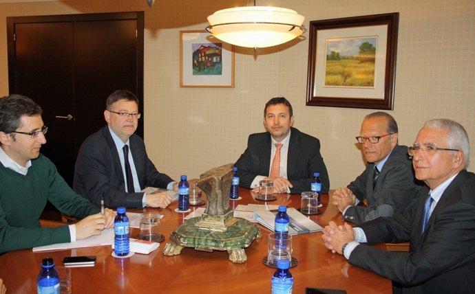 Ximo Puig con responsables de Femeval