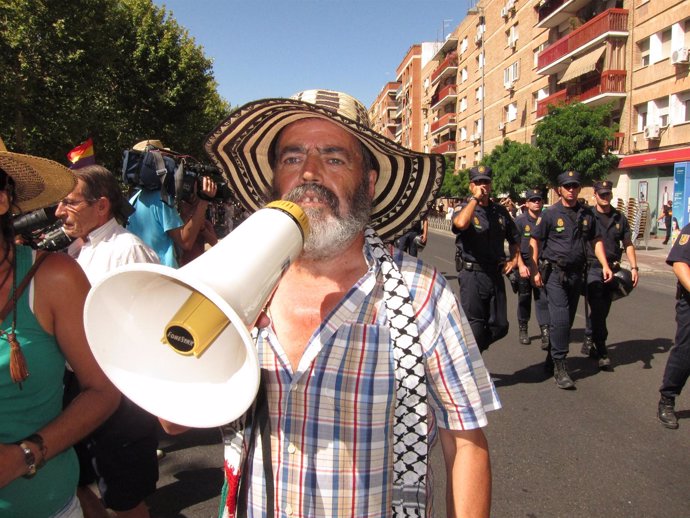 Sánchez Gordillo Con El Altavoz 