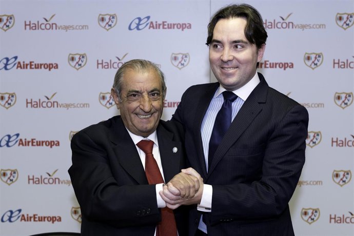Firma del acuerdo entre Globalia y Rayo Vallecano por sus Presidentes D. Juan Jo